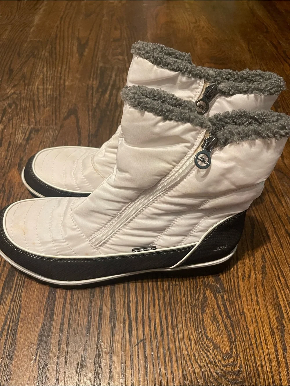 JBU Women's Light Gray and Black Insulated Winter Boots size 9.5